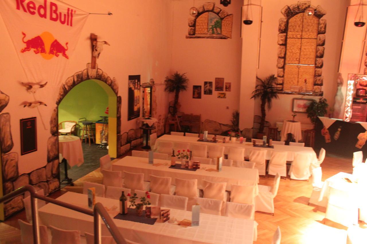 Pension Und Restaurant Die Burg Ehrenfriedersdorf Buitenkant foto