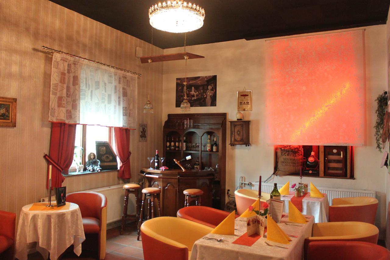 Pension Und Restaurant Die Burg Ehrenfriedersdorf Buitenkant foto