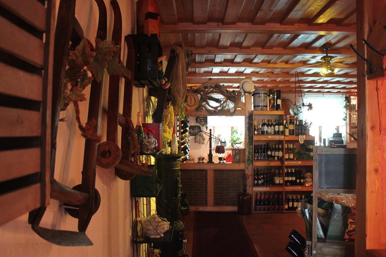 Pension Und Restaurant Die Burg Ehrenfriedersdorf Buitenkant foto