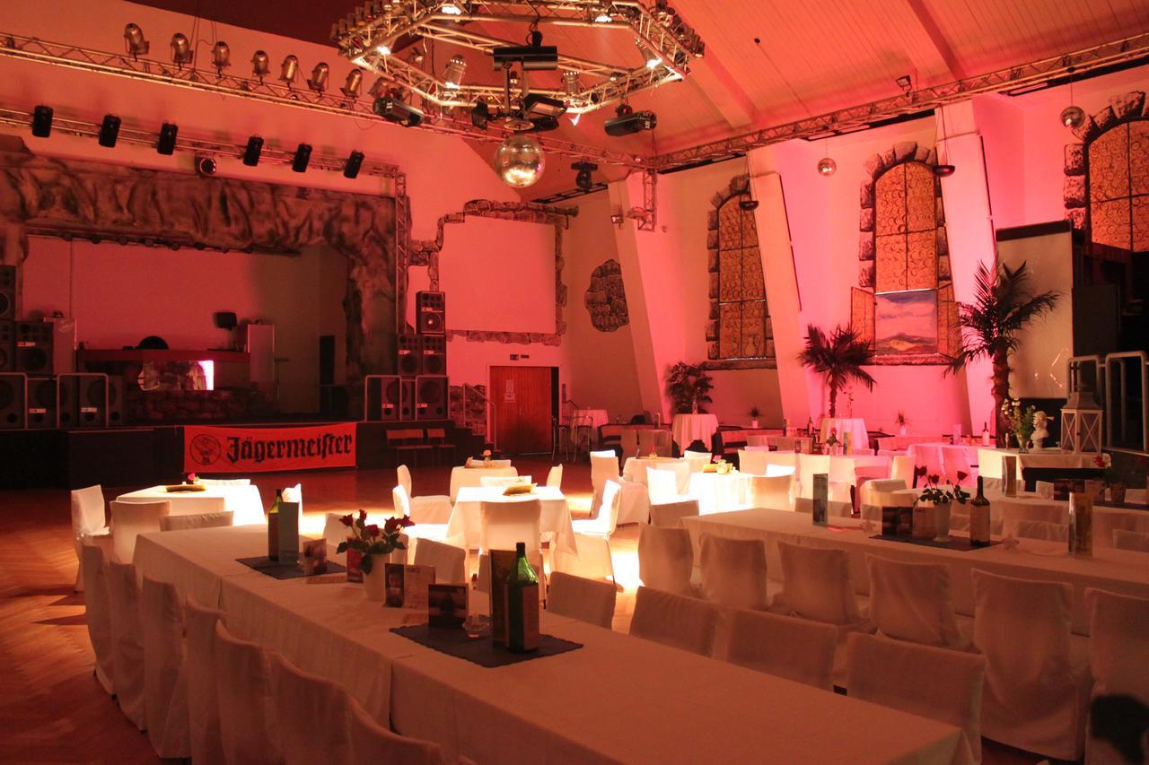 Pension Und Restaurant Die Burg Ehrenfriedersdorf Buitenkant foto